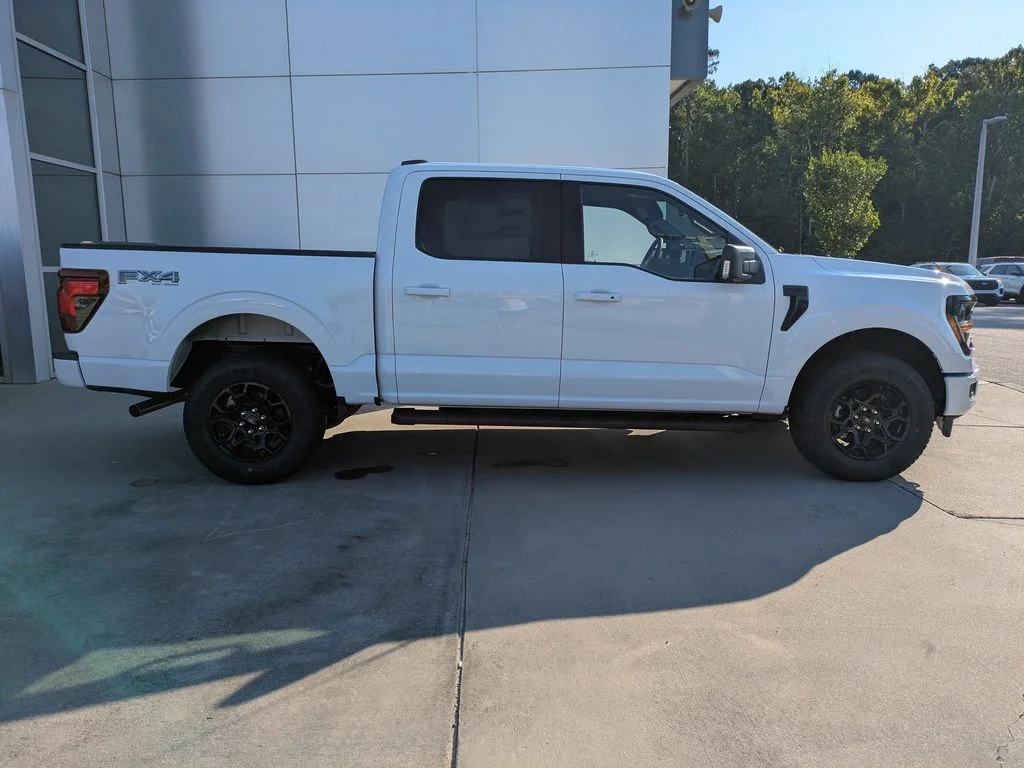 New 2026 Oxford White Ford XLT image 3