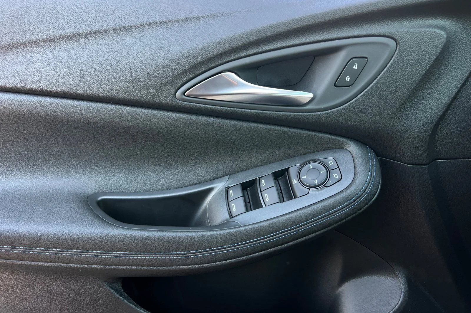 2026 Buick Encore GX Sport Touring - Photo 9