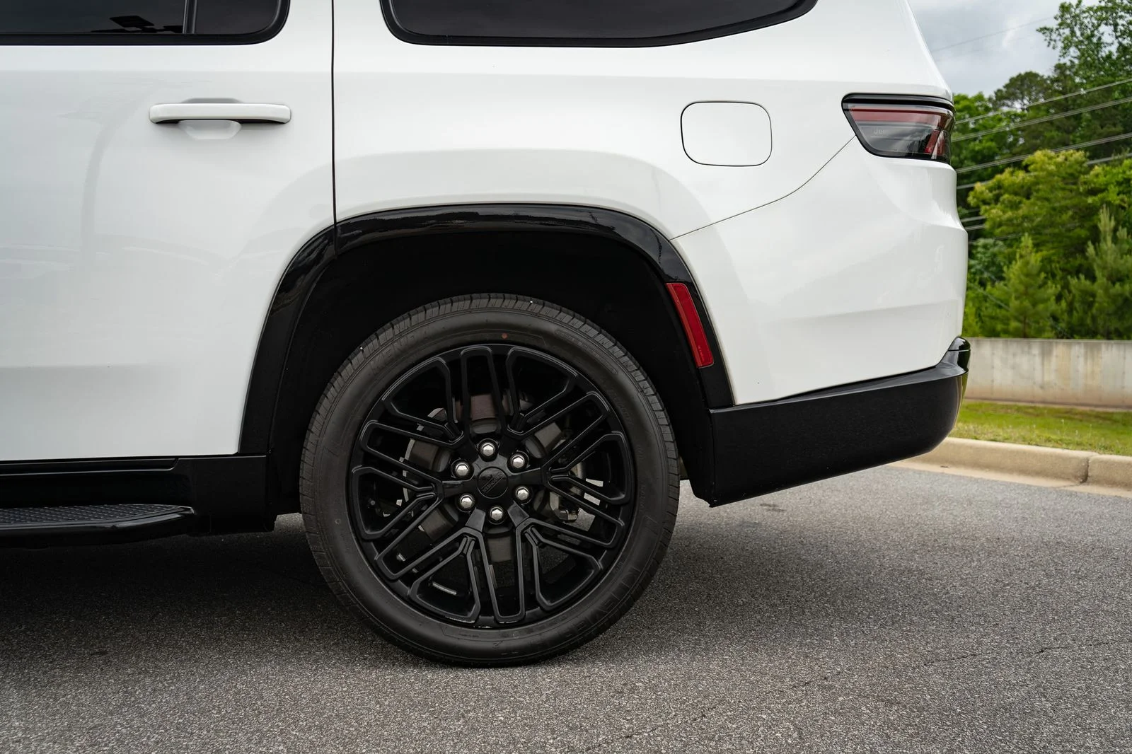 Used 2022 White Jeep Series I image 6