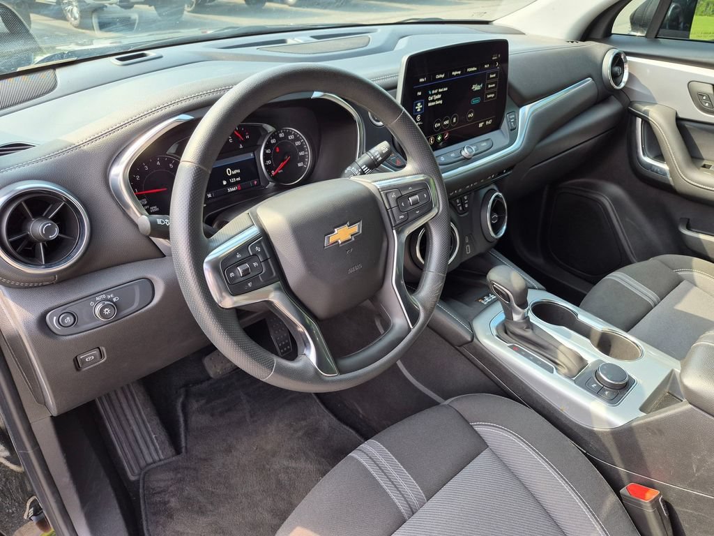 Used 2025 Black Chevrolet 2LT image 32
