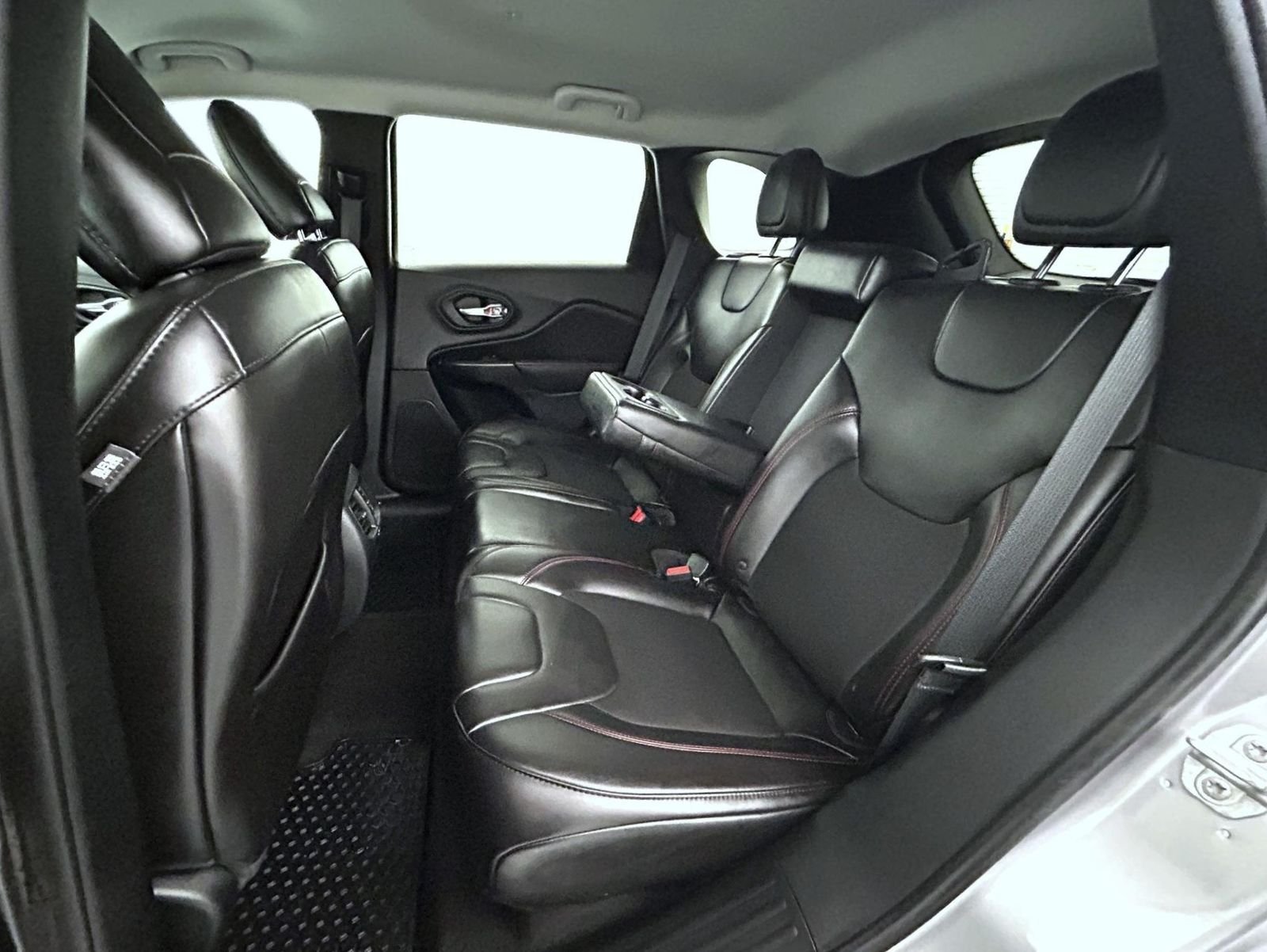 Used 2019 Billet Silver Metallic Jeep Trailhawk image 19