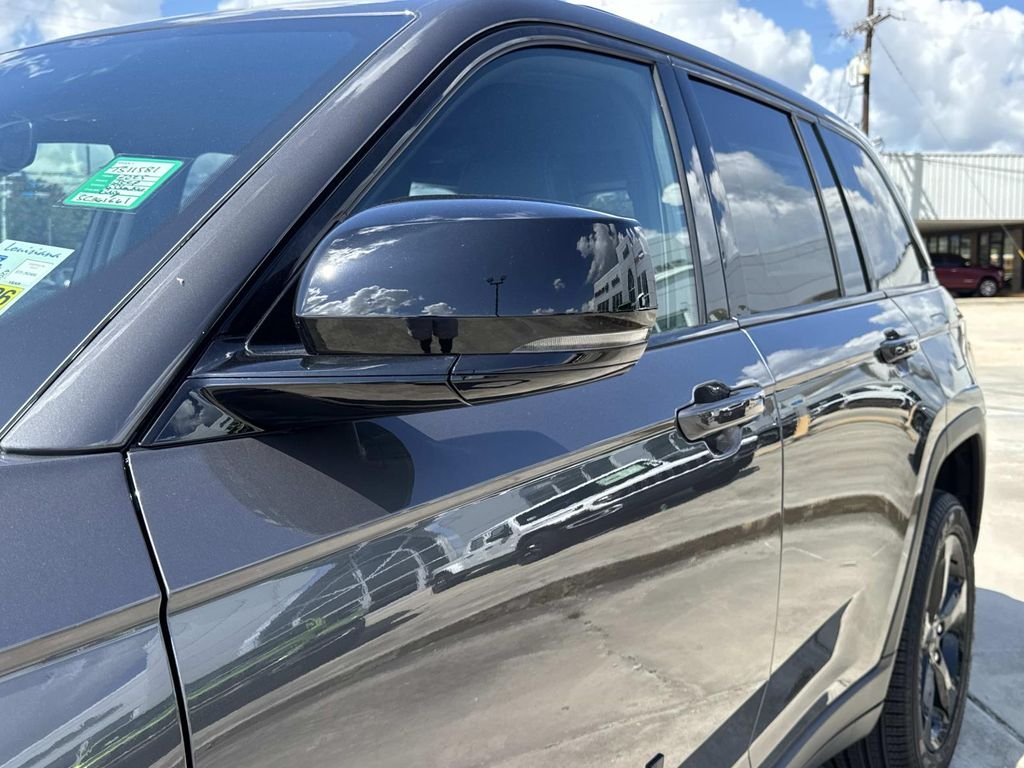 New 2025 Baltic Gray Metallic Clear-Coat Exterior Paint Jeep Limited image 8