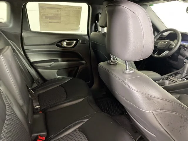 New 2026 Black Jeep Latitude image 17