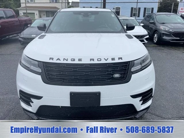Used 2025  Land Rover Dynamic SE image 11