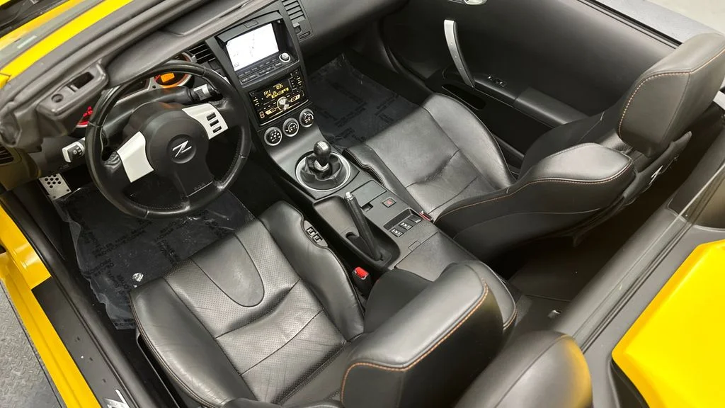 Used 2005 Yellow Nissan Touring image 21