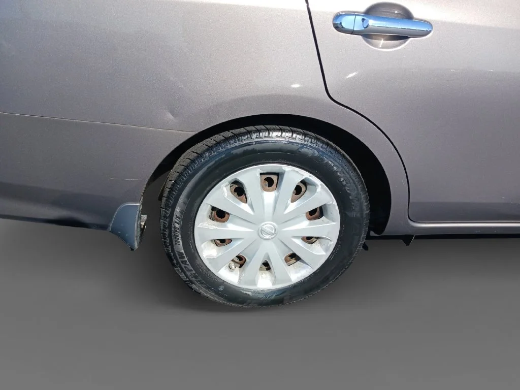 Used 2015 Silver Nissan 1.6 SV image 10