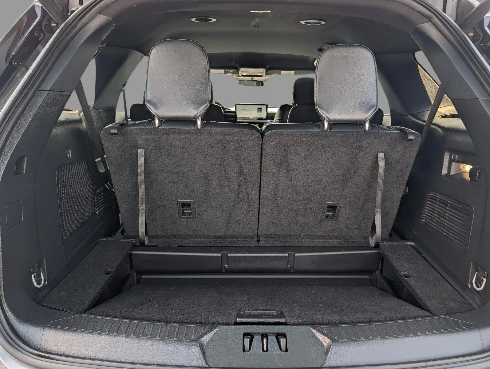 Used 2025 Carbonized Gray Ford ST-Line image 31