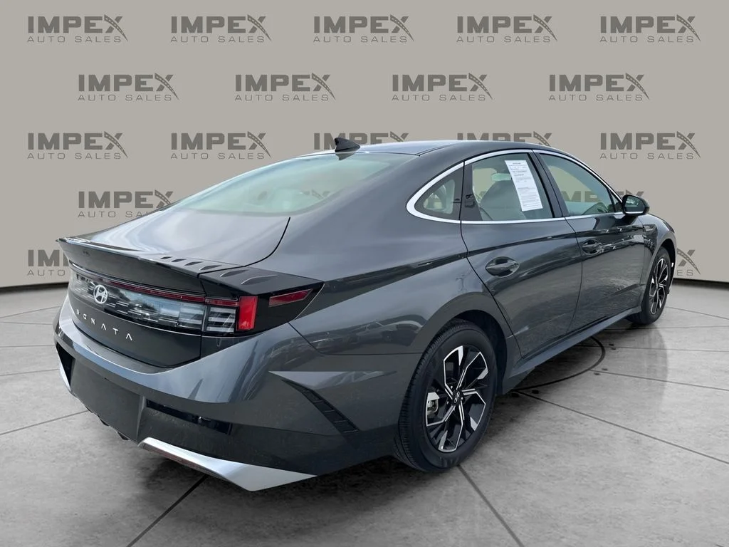 Used 2025 Gray Hyundai SEL image 5