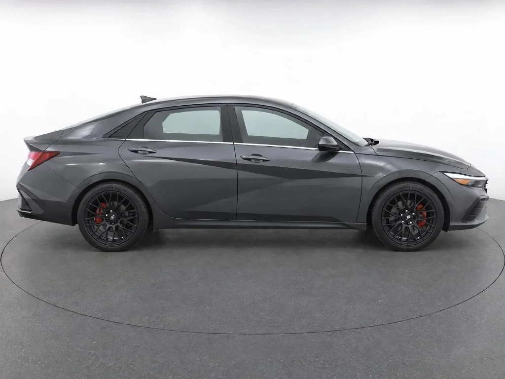 Used 2025 Gray Hyundai SEL Sport image 8