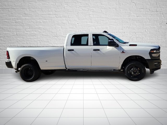New 2027 Bright White Clear-Coat Exterior Paint RAM Tradesman image 5