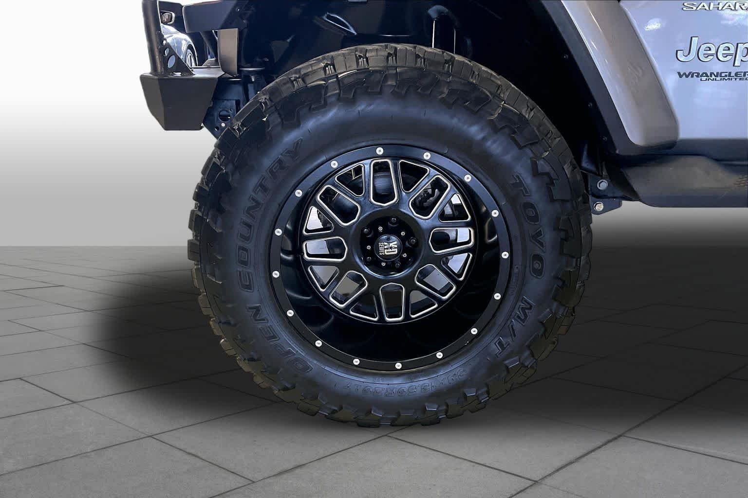Used 2019 Billet Silver Metallic Clearcoat Jeep Sahara image 10