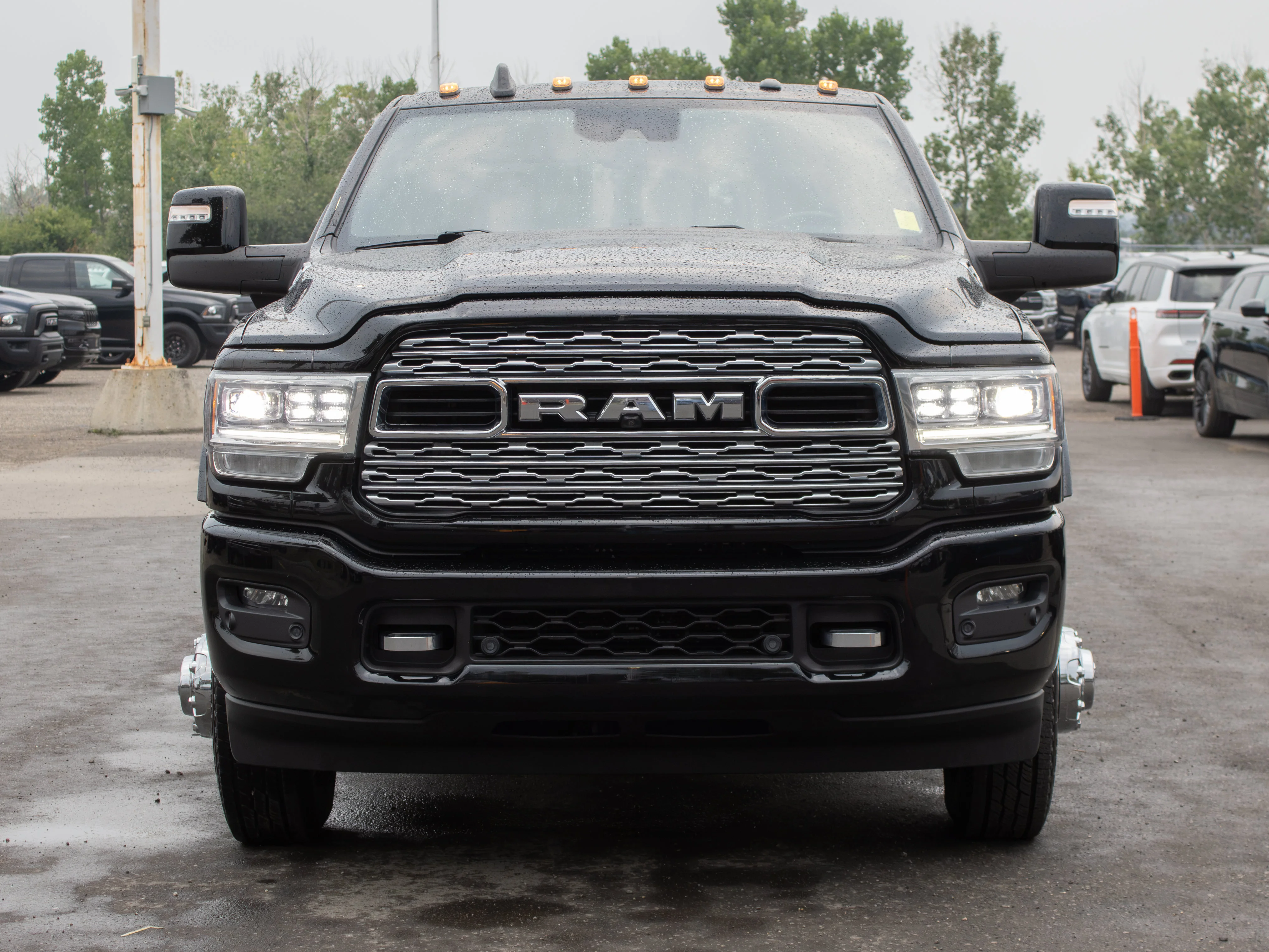 Used 2023 Black RAM Limited*Dually | 6.7L Cummins HO | 4.10 Rear Axle | 5th Wheel & Gooseneck Prep | image 10
