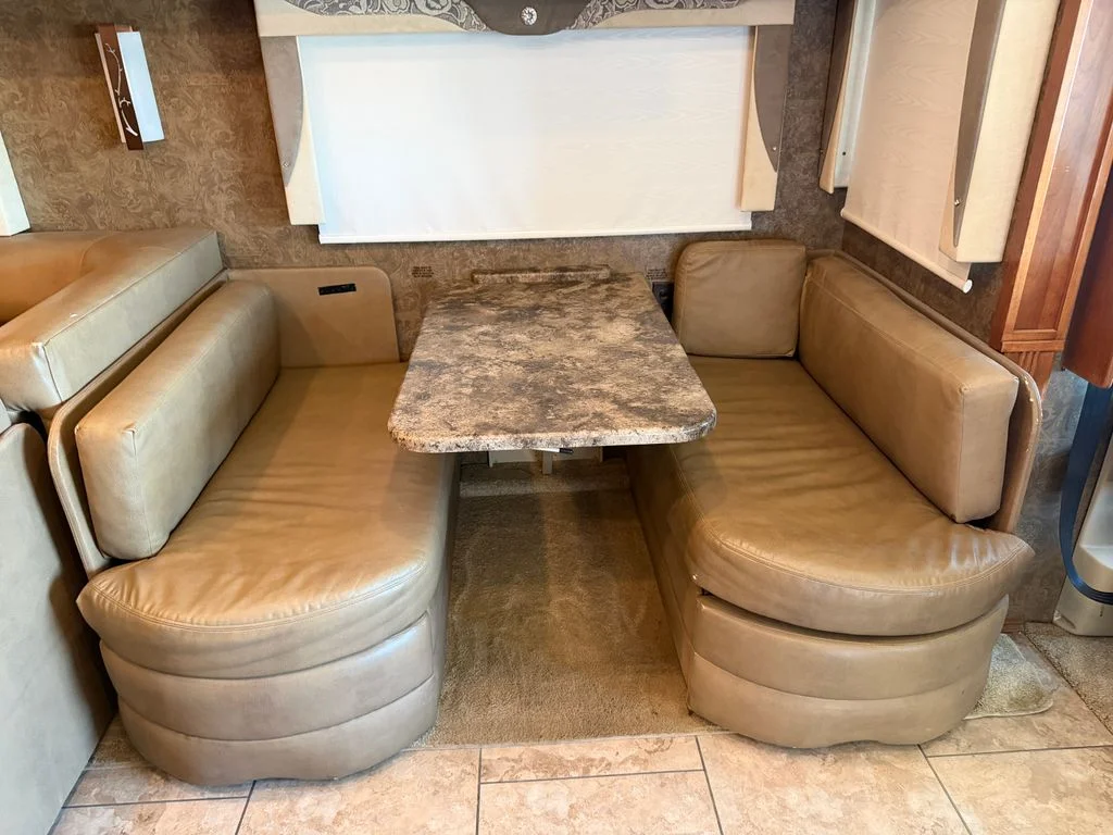 Used 2014  Tiffin  image 86