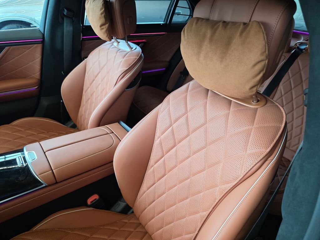 New 2027 Emerald Green Metallic Mercedes-Benz S 580 image 9