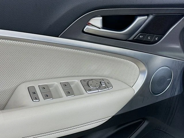 New 2025 Silver Genesis 2.5T image 11