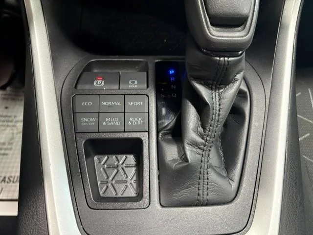 Used 2021 Silver Sky Metallic Toyota XLE image 19