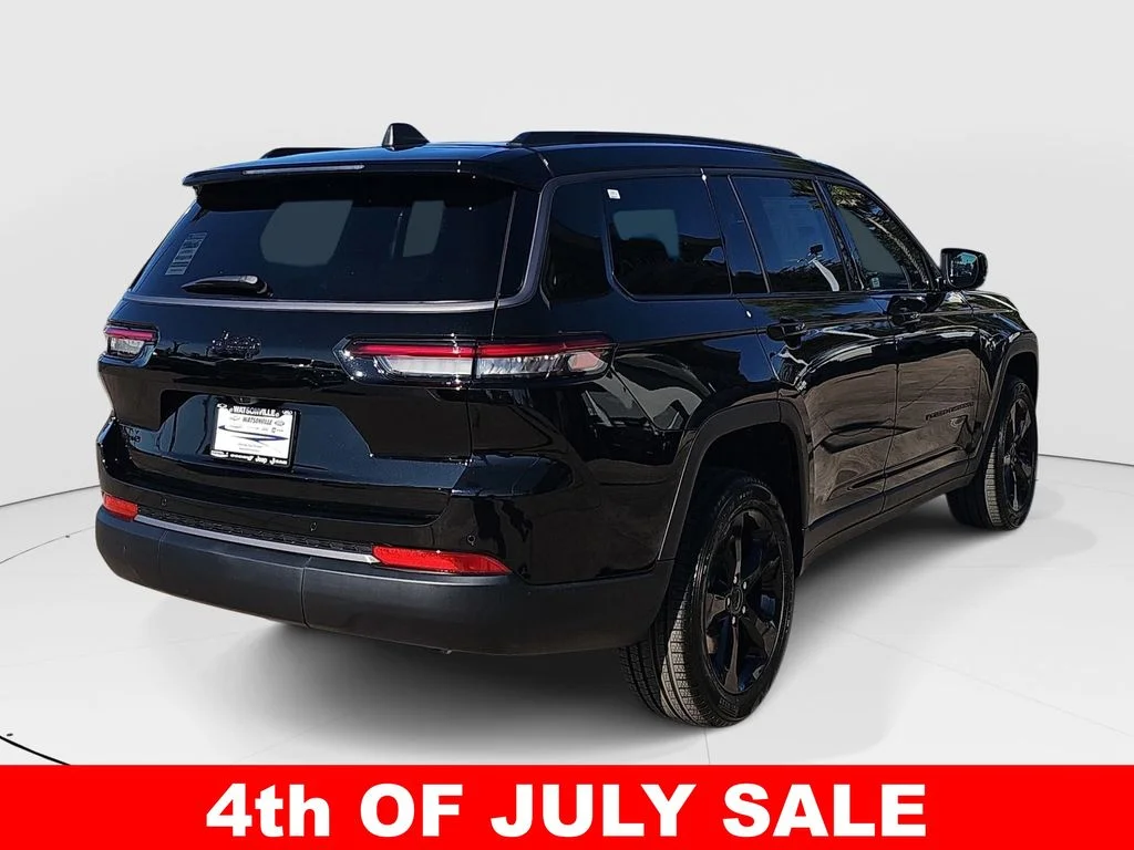 New 2026 Diamond Black Crystal Pearl-Coat Exterior Paint Jeep Limited image 3