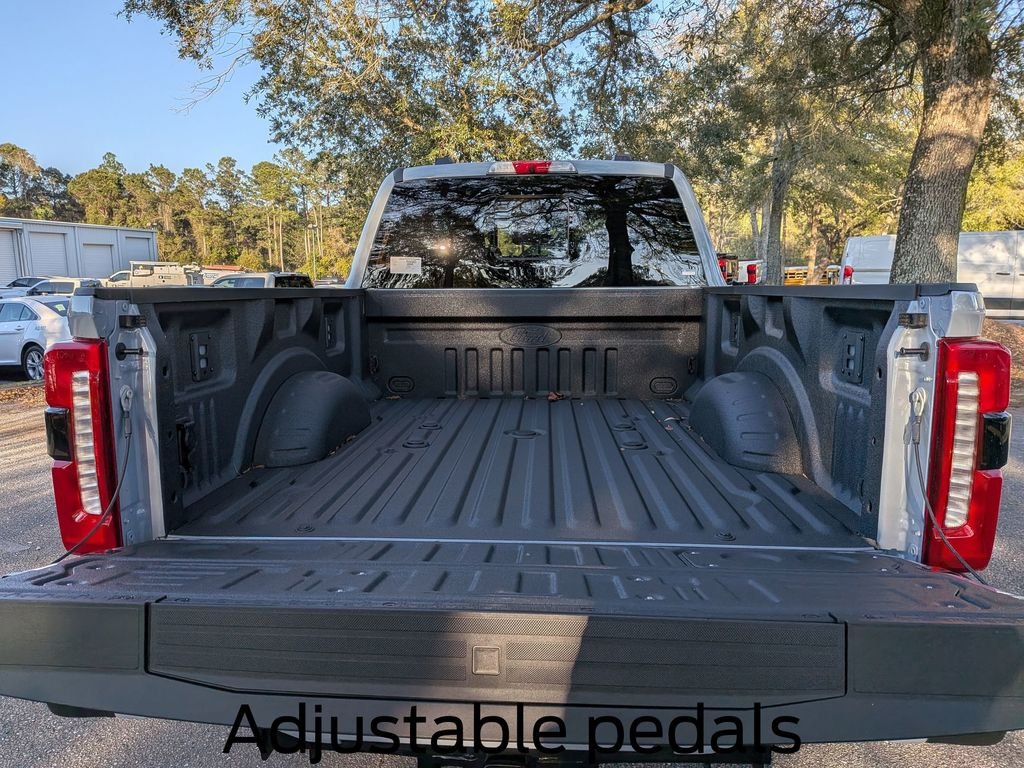New 2026 Glacier Gray Metallic Tri-Coat Ford F-250® Lariat® image 34