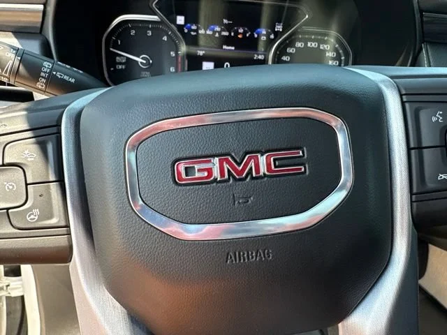 Used 2021 White Frost Tricoat GMC SLT image 17