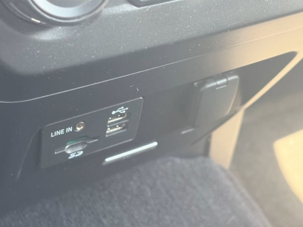 Used 2015 Silver Ford XLT image 19