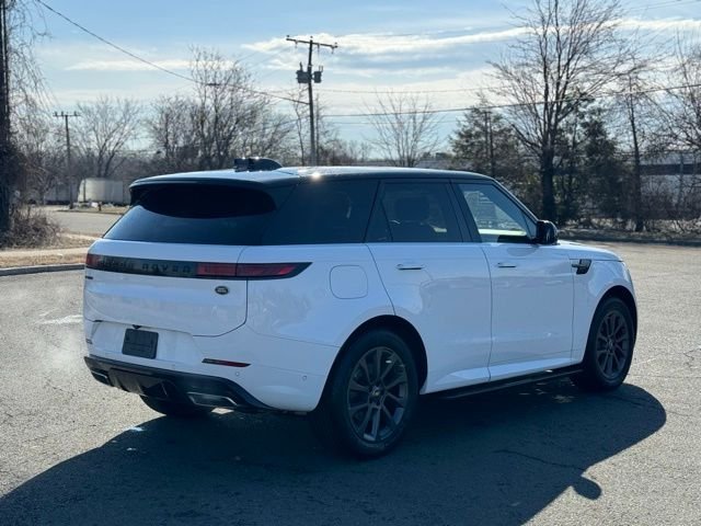 Certified Used 2023 White Land Rover SE Dynamic image 5