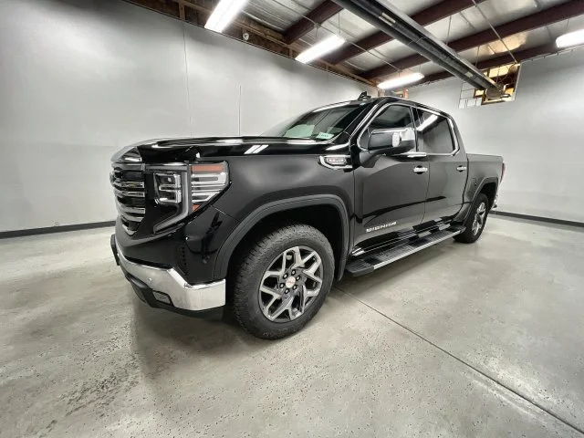 New 2026 Onyx Black GMC SLT image 1