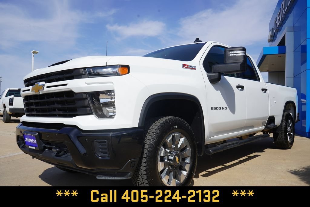 Used 2025 Summit White Chevrolet Custom image 4