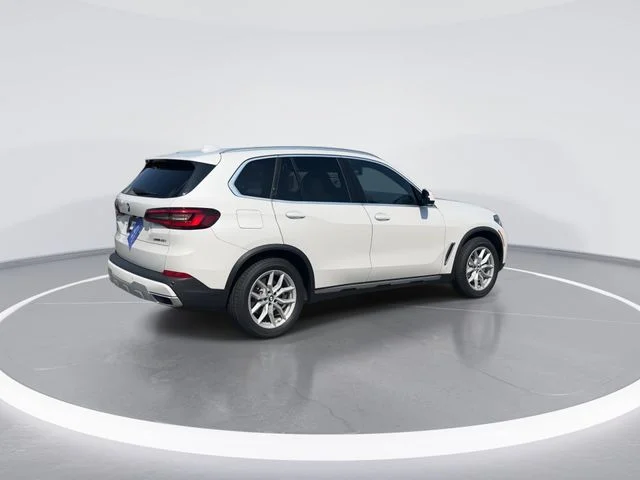 Used 2022 White BMW sDrive40i image 7
