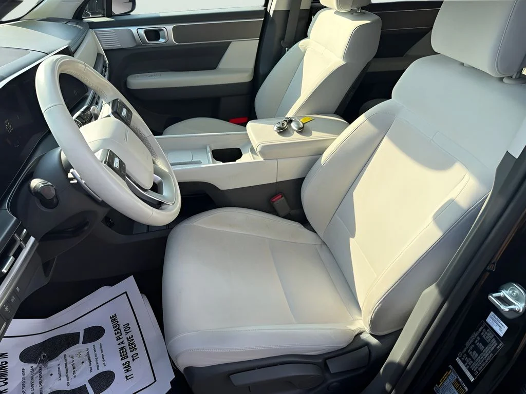 Used 2024 Phantom Black Hyundai SE image 19