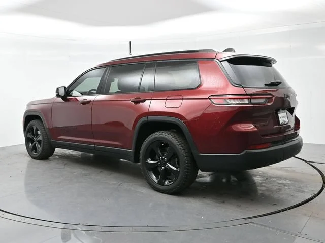 Used 2021 Velvet Red Pearlc Jeep Altitude image 5