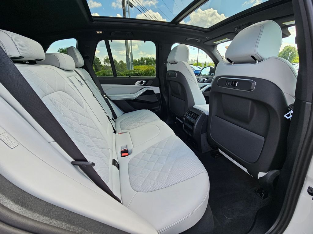 Certified Used 2026 Mineral White Metallic BMW xDrive40i image 19