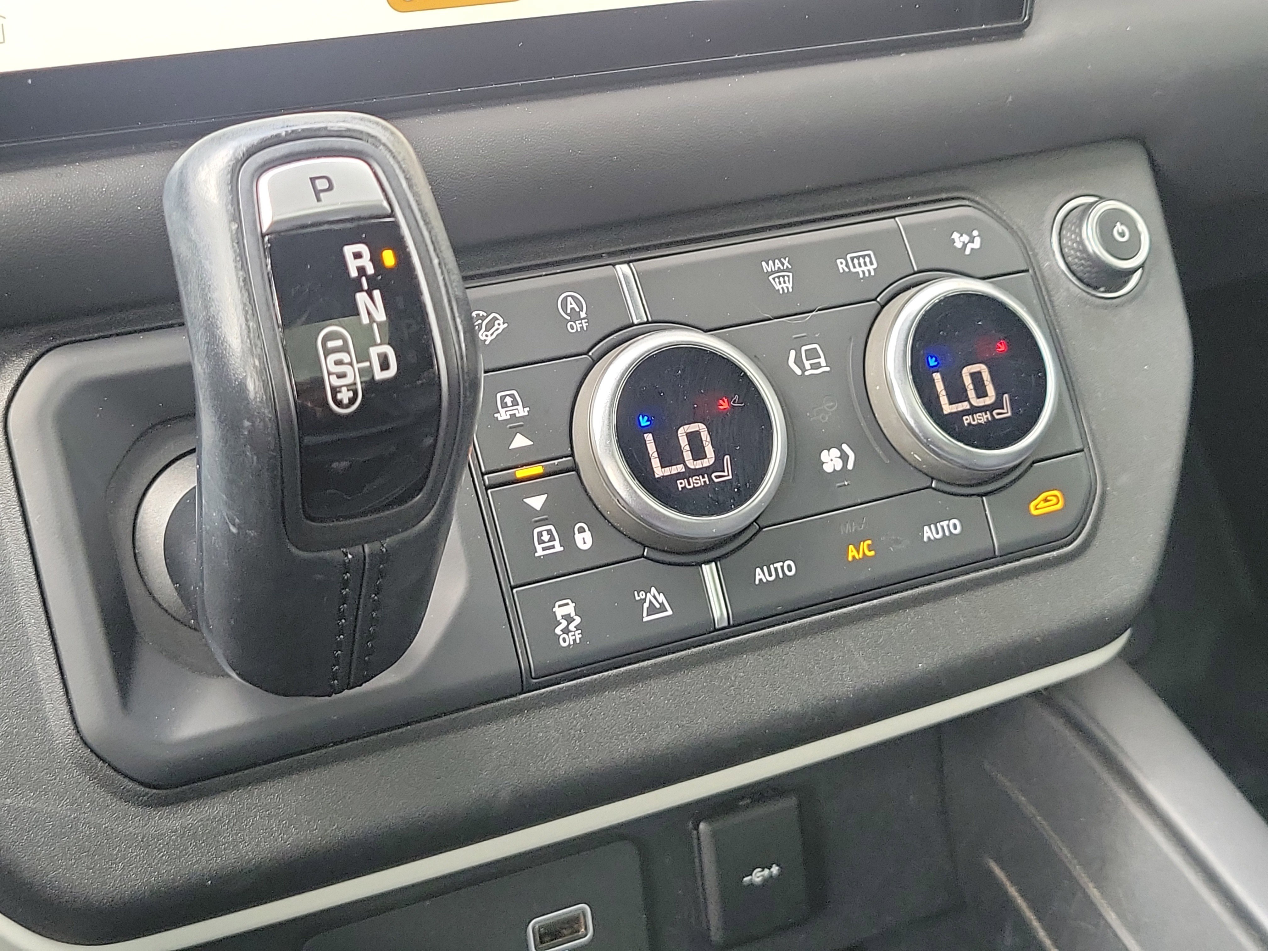 Used 2022 Black Land Rover XS Edition image 28