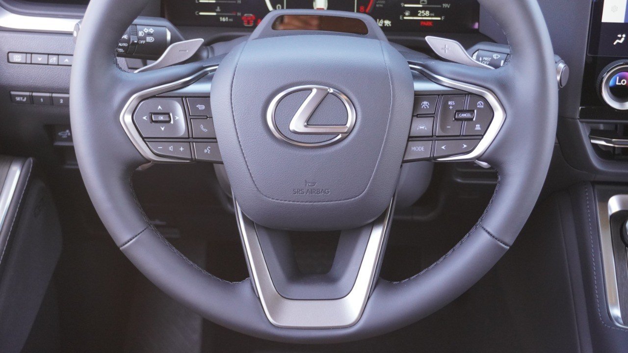 Used 2026 Black Lexus GX 550 Luxury+ image 32
