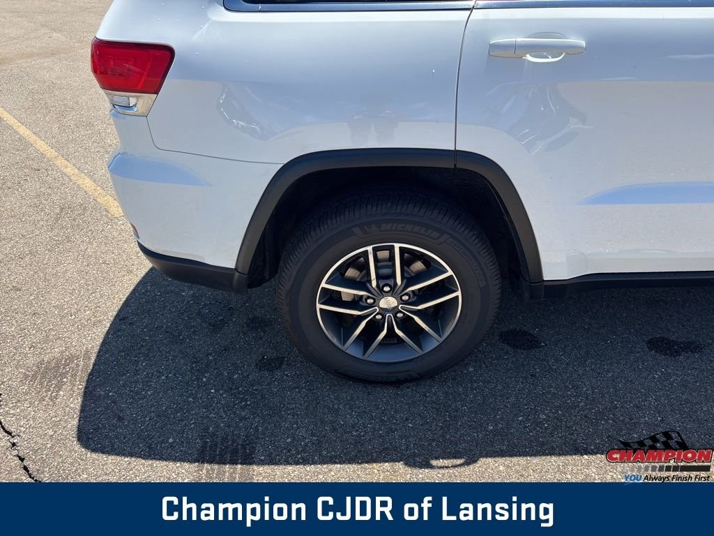 Used 2018 Bright White Clearcoat Jeep Laredo E image 36