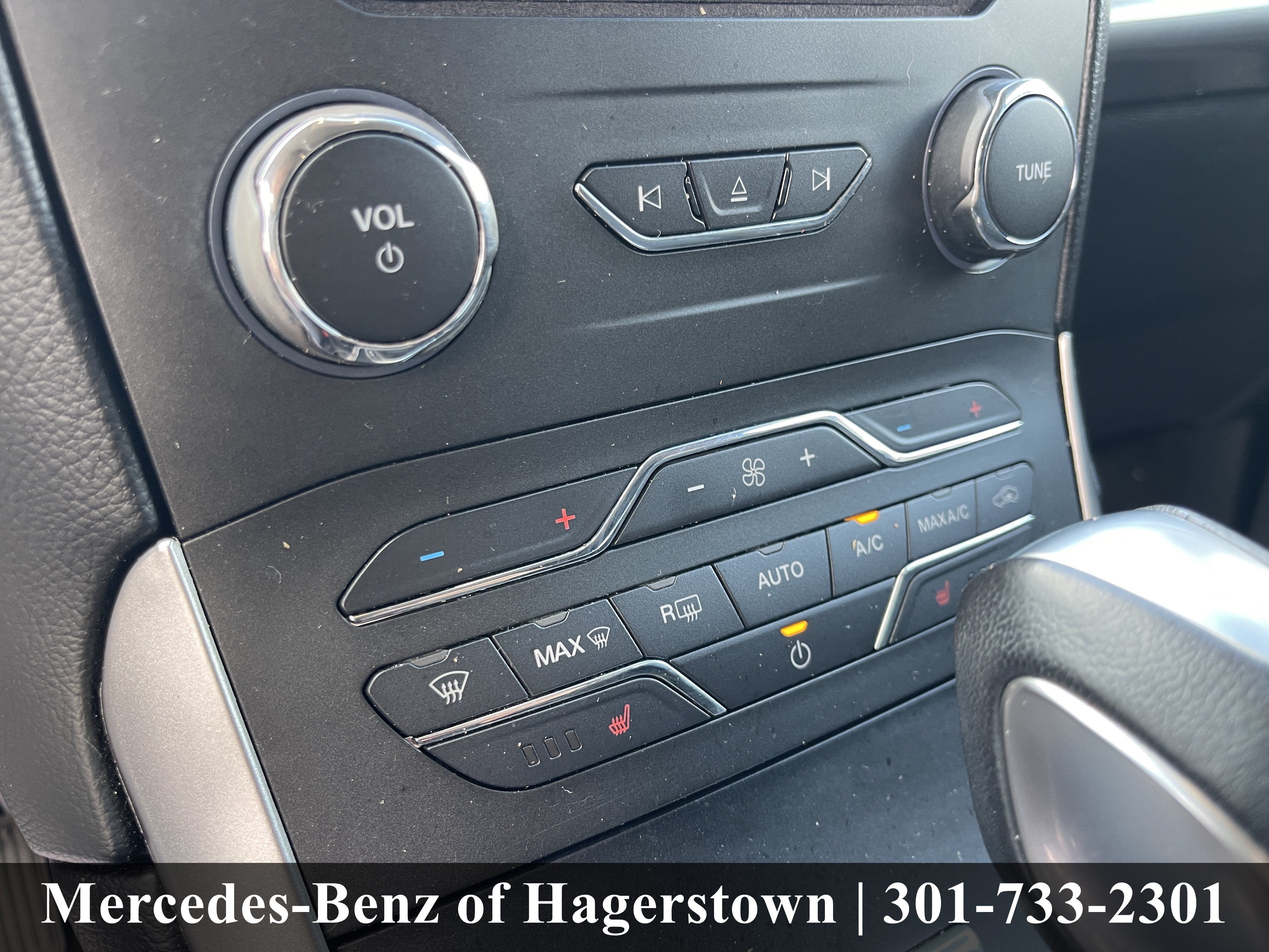 Used 2018 Oxford White Ford SEL FWD image 13