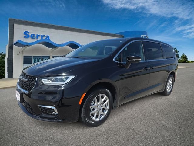 2025 Chrysler Pacifica Select's photo