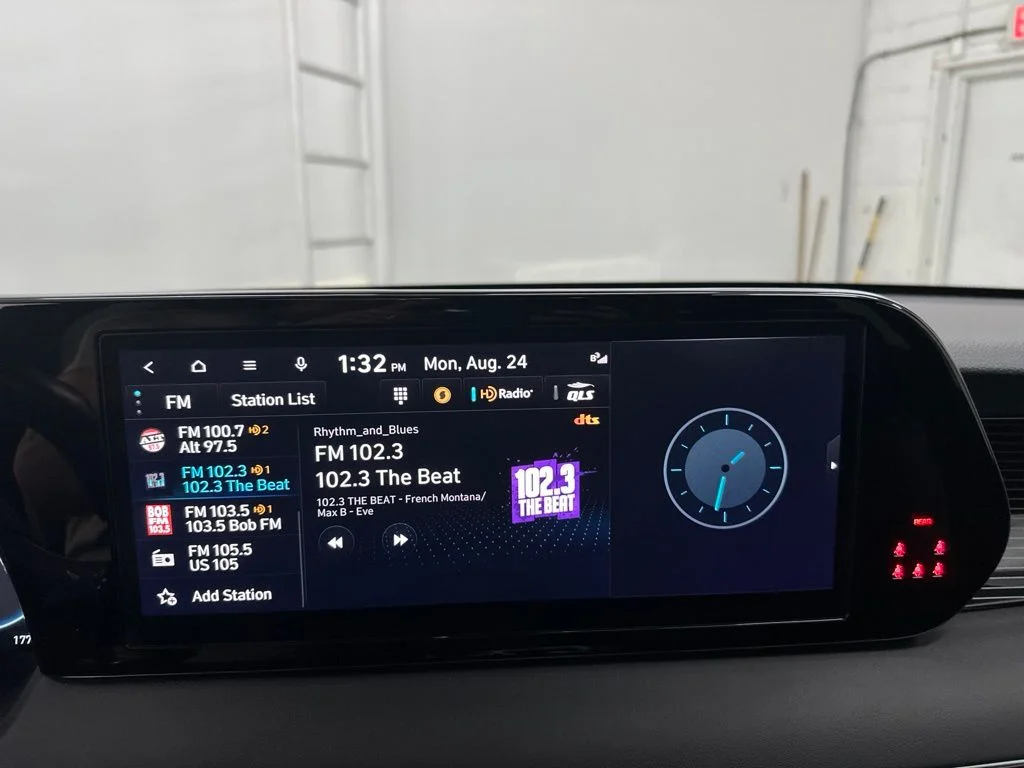 Used 2025 Silver Hyundai Calligraphy image 18