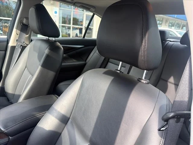 Used 2019 Black Obsidian (kh3) INFINITI 3.0T Luxe image 2