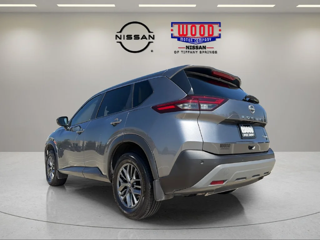 Used 2023 Gun Metallic Nissan SV image 4