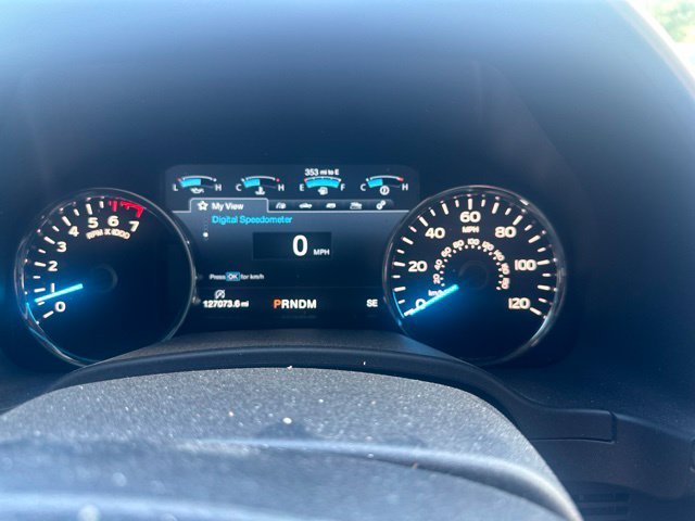 Used 2019 Oxford White Ford Lariat image 10