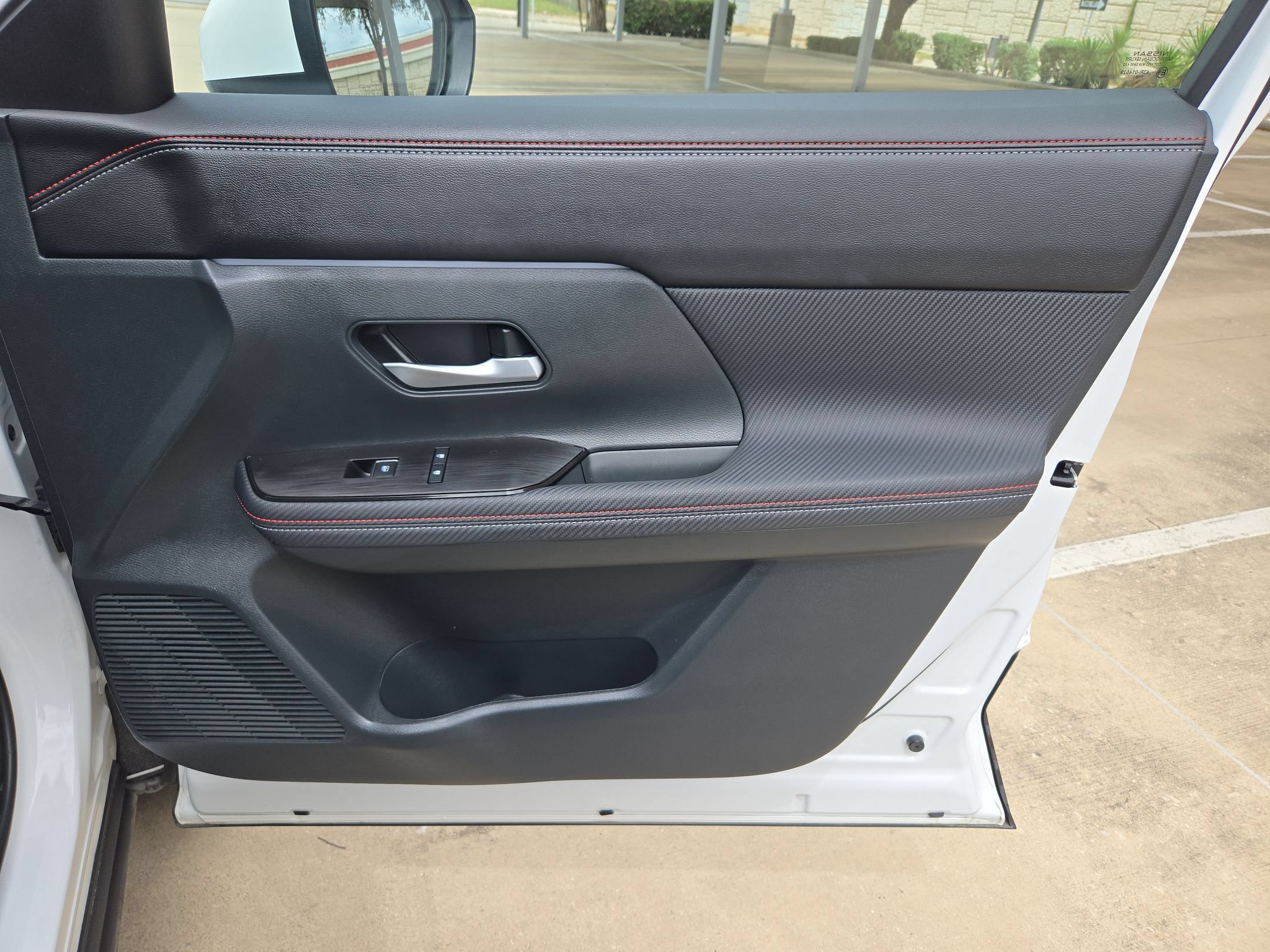 Used 2025 Aspen White Tricoat Nissan SR image 29
