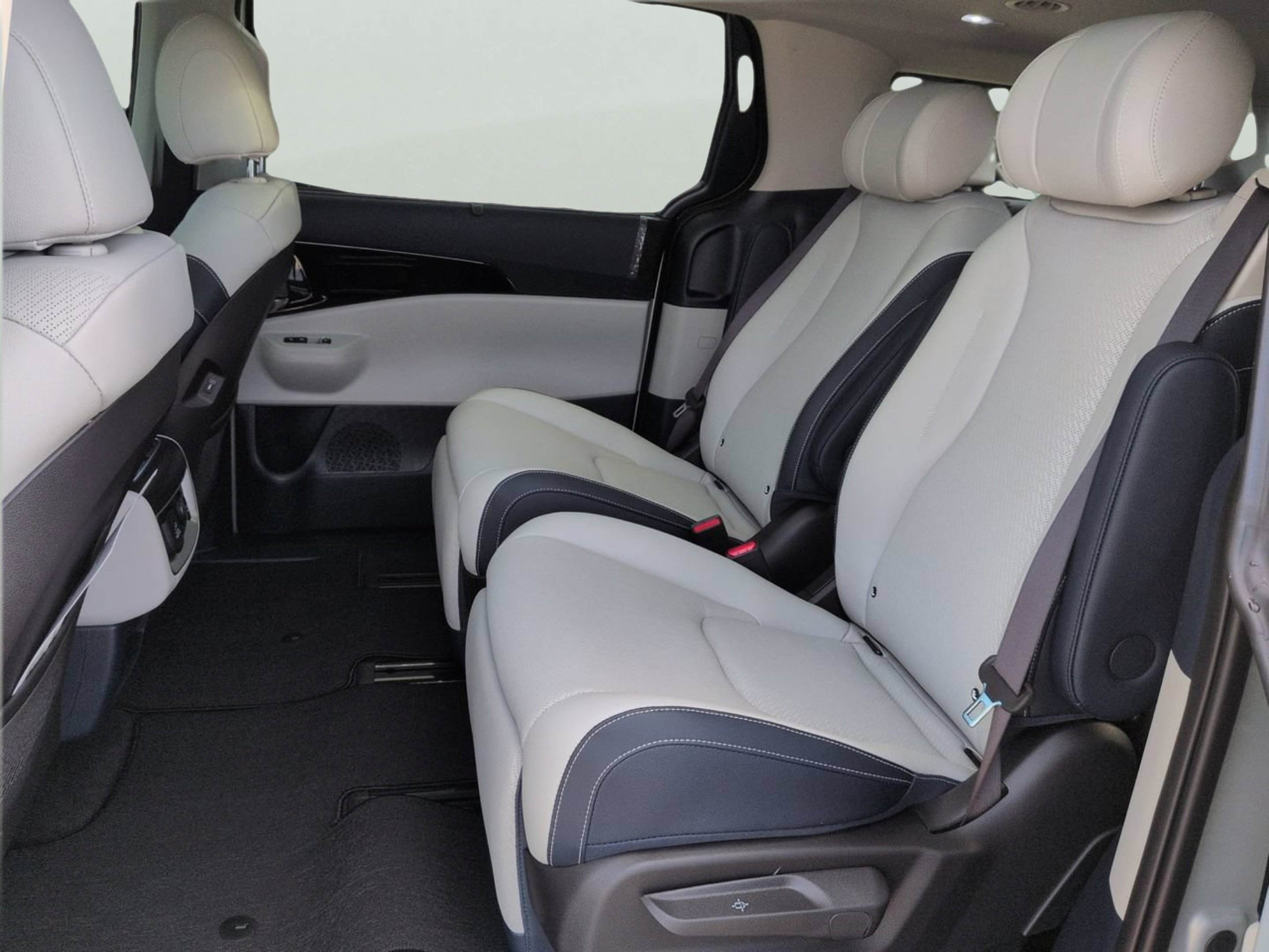 New 2026 Ivory Silver Kia SX Prestige image 17