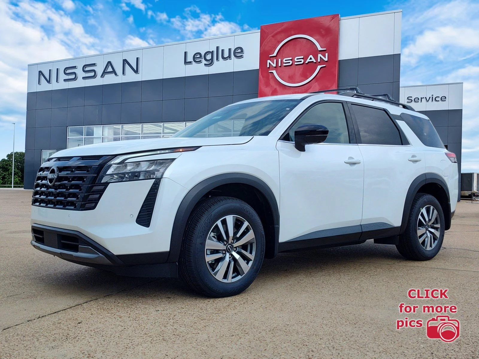 2026 Nissan Pathfinder SL