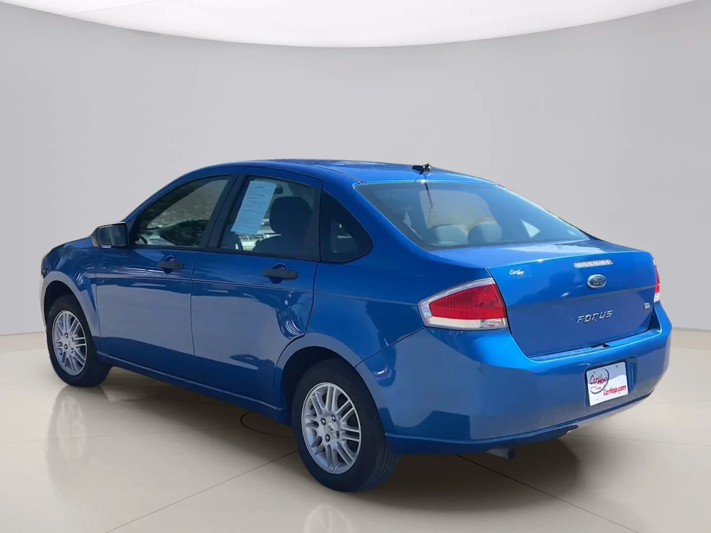 Used 2010 Blue Ford SE image 4