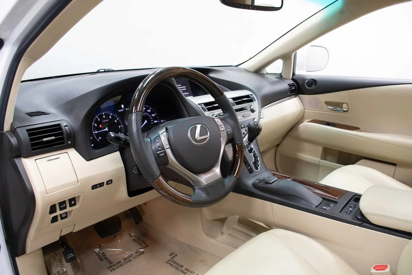 Used 2015 Starfire Pearl Lexus  image 16