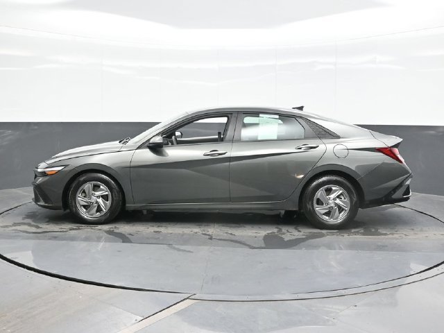 Used 2025 Gray Hyundai SE image 4