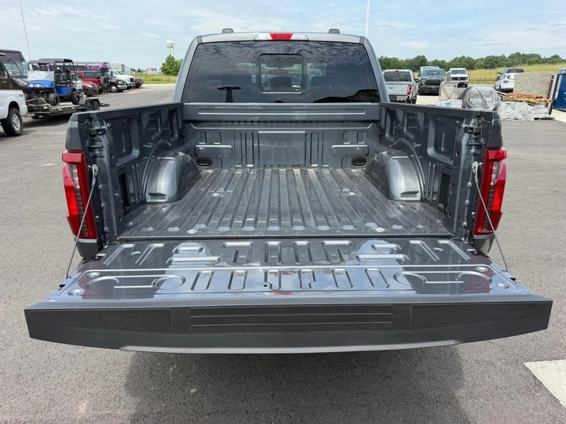 New 2026 Carbonized Gray Metallic Ford XLT image 7