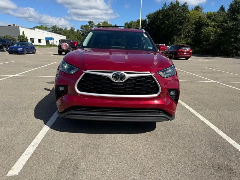 Used 2022 Red Toyota XLE image 13