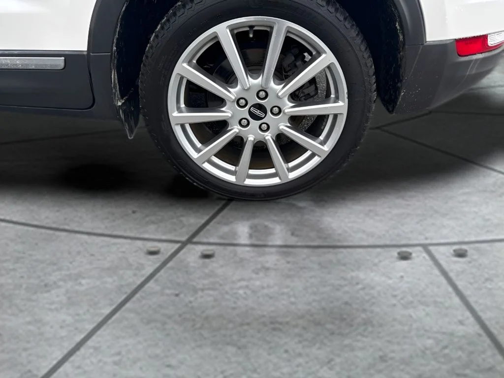 Used 2019 White Lincoln Reserve image 22