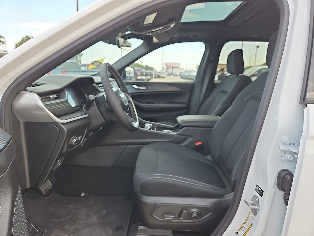 New 2026 Bright White Clearcoat Jeep Laredo X image 15